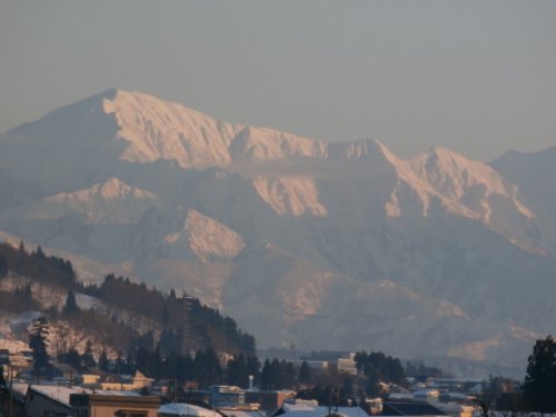 夕陽に輝く、越後三山